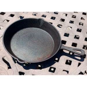🔥 Ozark Trail Cast Iron Skillet 🔥 Frying pan 10"  double Pour Spouts